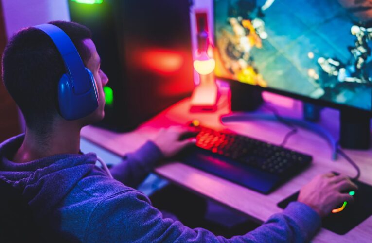Bagaimana mengadaptasi karakter dan gaya bahasa podcast ke format live di Noice