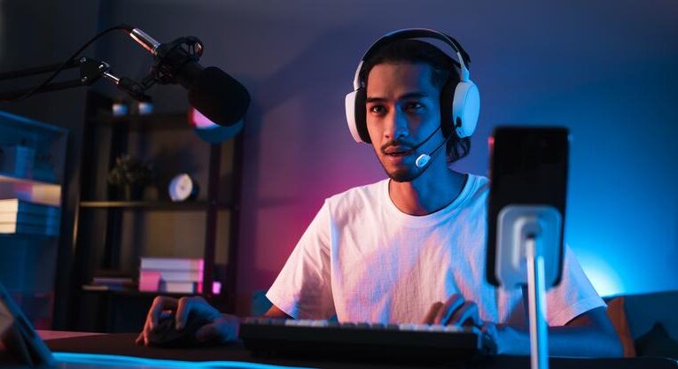 Teknik apa yang paling efektif untuk menjaga konsistensi dan motivasi saat menjadi streamer pemula