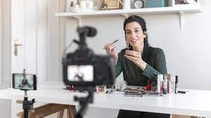 Apa faktor utama yang memperkuat ikatan emosional antara streamer dan penonton