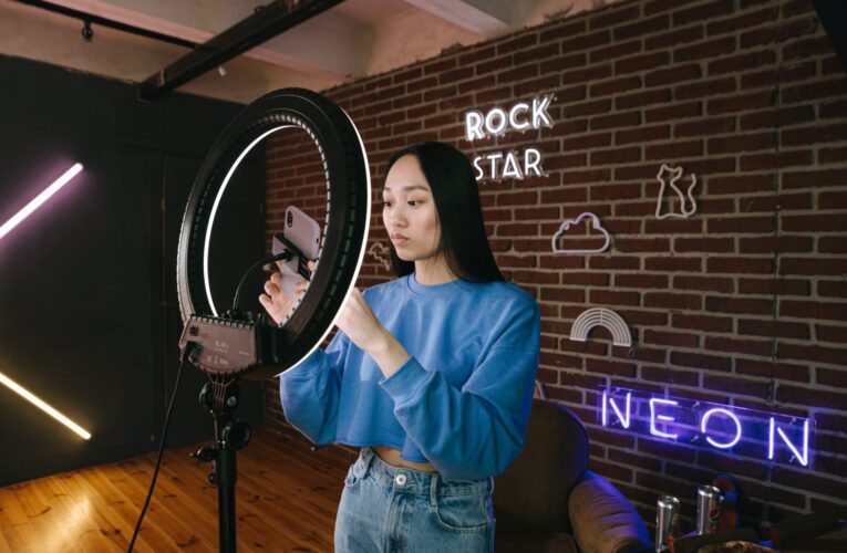 Apa peran pengetahuan produk streamer dalam mengurangi keraguan pembeli