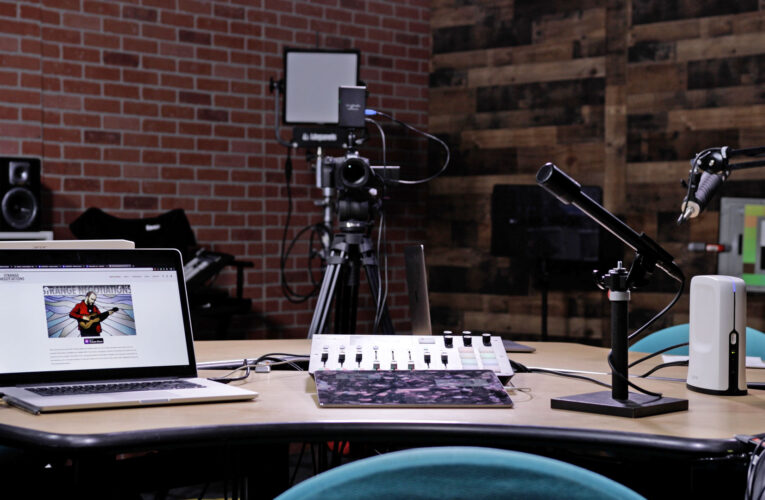 Daftar lisensi hak cipta yang wajib untuk platform streaming berbayar