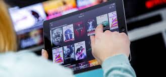 Strategi monetisasi untuk platform streaming dengan pendapatan iklan menurun